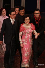 组图：李香琴获颁万千光辉演艺人大奖