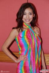 组图：港姐泳装秀事业线 罗紫君否认曾当舞小姐