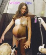 组图：山寨凯特威廉以假乱真 拍写真迎王室宝宝