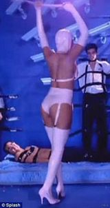 组图：蕾哈娜新歌MV扮兔女郎 捆绑露臀大玩SM魅惑