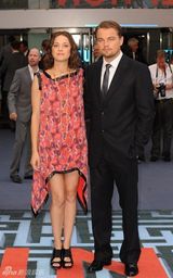 幻灯图集：《盗梦空间》英国首映 莱昂纳多左拥右抱