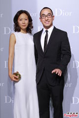 组图：钟楚红张曼玉同台亮相 全智贤露香肩