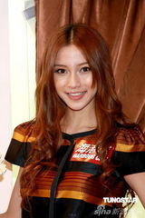 高清图：AngelaBaby出席美术展 化身巧克力美人