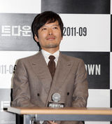 高清组图：全度妍宣传新片《倒计时》 星星装闪金光