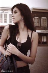 组图：泰国混血美女娜塔莉性感黑色比基尼出镜