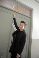 组图：邓超微电影“戏游记”预告曝光 重返母校