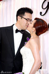 组图：梁静茹台北婚宴秀恩爱 前男友玛莎未出席