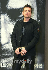 幻灯图集：Steel Heart访韩演唱会召开新闻发布会