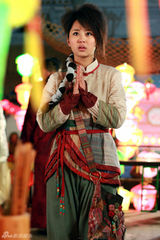 组图：杨紫【演员】《胭脂霸王》造型另类 尝试夸张表演