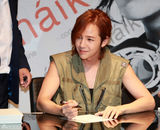 高清图：韩国演员张根硕参加某代言服装签名会