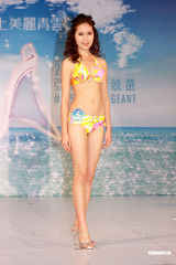 高清组图：亚姐出席竞选活动 比基尼泳衣秀身段