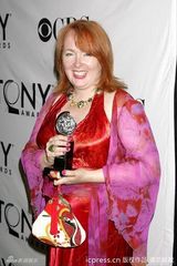 组图：戏剧托尼奖揭晓 众星后台捧奖杯秀荣誉