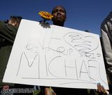 高清组图：各地粉丝祭奠杰克逊 烛光点点照亮天国路