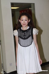 组图：《劲歌金曲》录影 黄耀明张继聪王菀之献唱