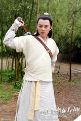 组图：《新白发魔女》叶祖新吴奇隆师兄弟情深