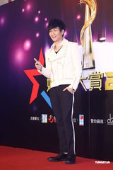 组图：柯震东萧亚轩同场不同台 蔡依林恐吓媒体