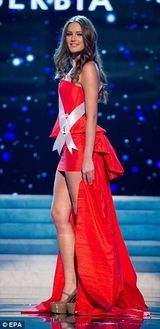 组图：环球小姐众佳丽泳装礼服美艳 中国小姐微笑迷人