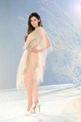 组图：夏米雅《彼岸花》MV首发 纪念凄美爱情