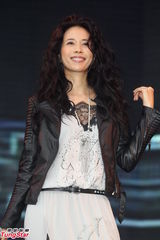 组图：简单生活节揭幕 莫文蔚苏打绿冒雨开唱