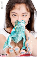 组图：傅明宪相偕郭秀云 携宠物共做慈善