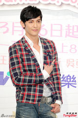 组图：林心如汪东城亮相 靓丽帅气二人抢镜