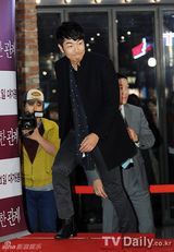 组图：SM公司众星捧场《危险关系》 张东健爱妻助阵