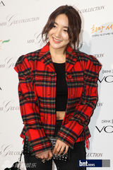 组图：崔振赫李允智出席设计师池春熙秀展