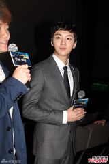 组图：尹施允望进军中国 与允儿亲热无惧李升基