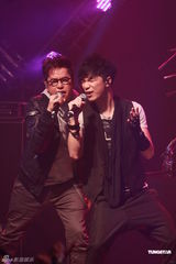 组图：谭咏麟香港办音乐会 提携新人Mr.乐队