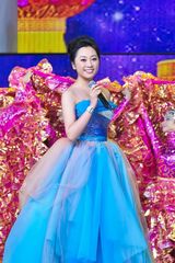 高清组图：双拥晚会 群星合唱《无限春光又一年》