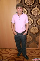 组图：黄日华唐宁上演忘年恋 鲍起静为亚视担忧