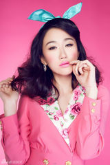 组图：司珂华红粉写真甜美风 男闺蜜晓米再附身