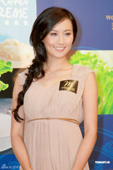 高清图：陈法拉出席美食活动 淡雅装扮展笑容 