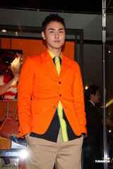 组图：侯佩岑自曝婚期在4月 与林志玲同场斗艳