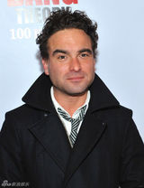 组图：《生活大爆炸》百集庆典谢耳朵招牌憨笑