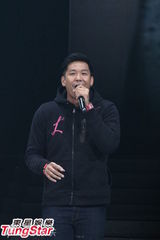 组图：范玮琪开唱黑人爱相随 张柏芝现身做嘉宾