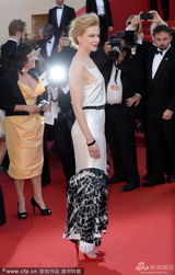 组图：《维纳斯》首映 妮可时尚裙装露背