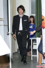 组图：汪东城当人体模特 模仿蒙娜丽莎惟妙惟肖