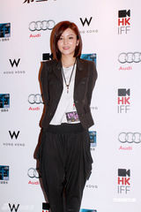 幻灯图：《囡囡》香港首映 冼色丽对多场激情戏不安