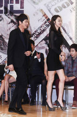 高清组图：姜至奂黄静茵出席《钱的化身》发布