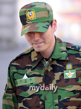 组图：韩国女星崔智友恋人李振旭退伍