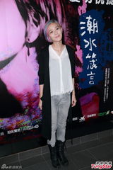 组图：歌手张悬香港开音乐会 炫彩短发超High