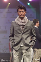 组图：连凯为某品牌走秀 展现男人魅力帅气十足