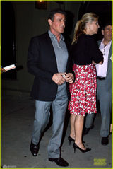 组图：史泰龙与斯坦森双硬汉聚餐 娇妻美艳