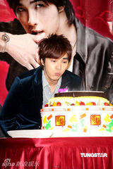 幻灯：贺军翔台北庆生感动落泪大跳SORRY舞