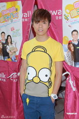 组图：张敬轩出席家庭日活动 称母亲节已备好礼物 