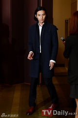 组图：韩星元斌亮相代言活动 长发显削瘦柔美