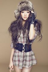 组图：星光人气选手白婧进军乐坛 变身格子控秀美腿