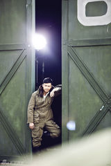 组图：《血战长空》于滨片场展型男魅力