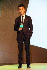 组图：江一燕陈坤默契代言 被赞最佳文艺小伙伴